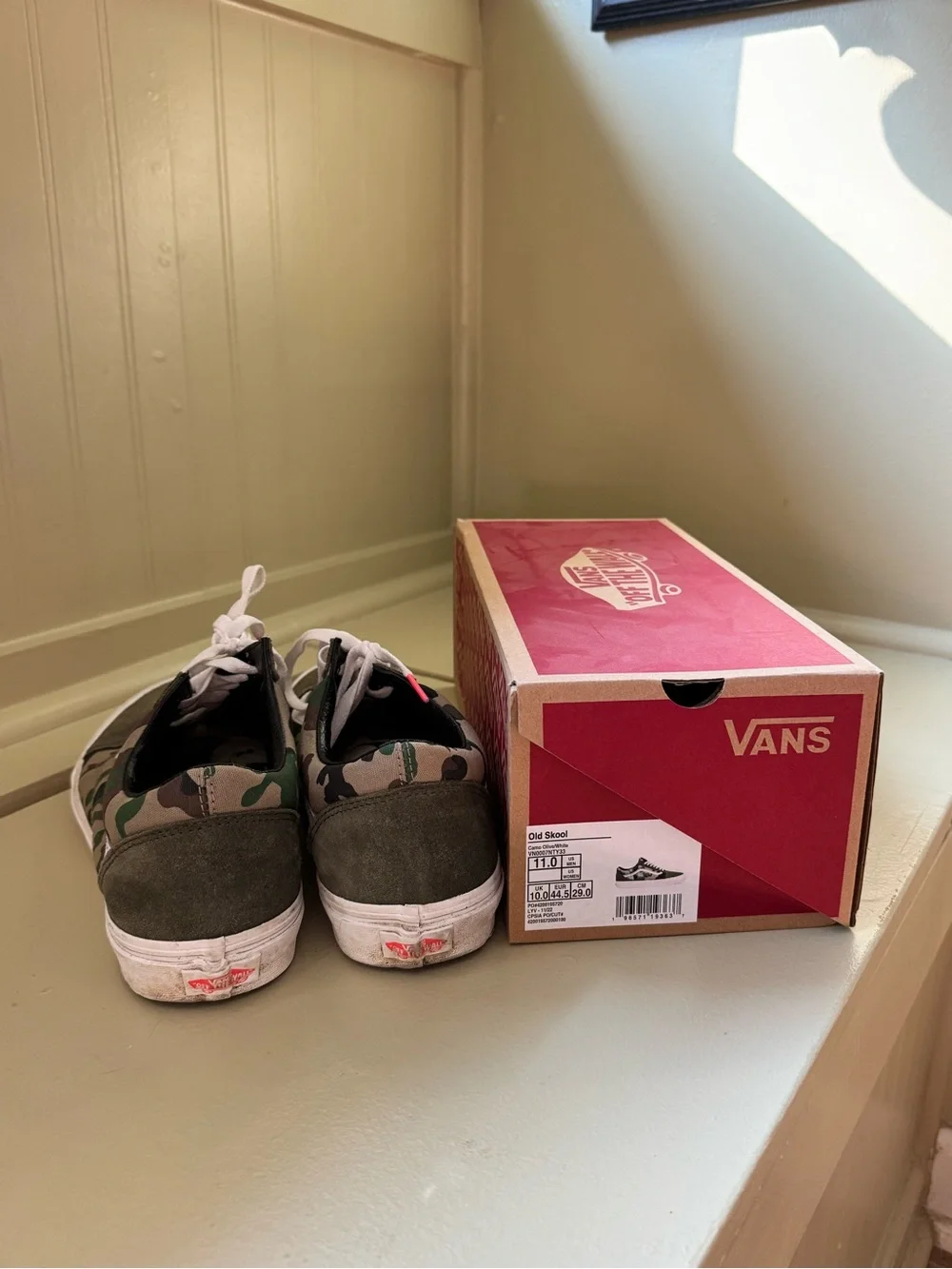 Vans Old Skool Camo Suede Low-Top Sneakers - Olive Green/White
